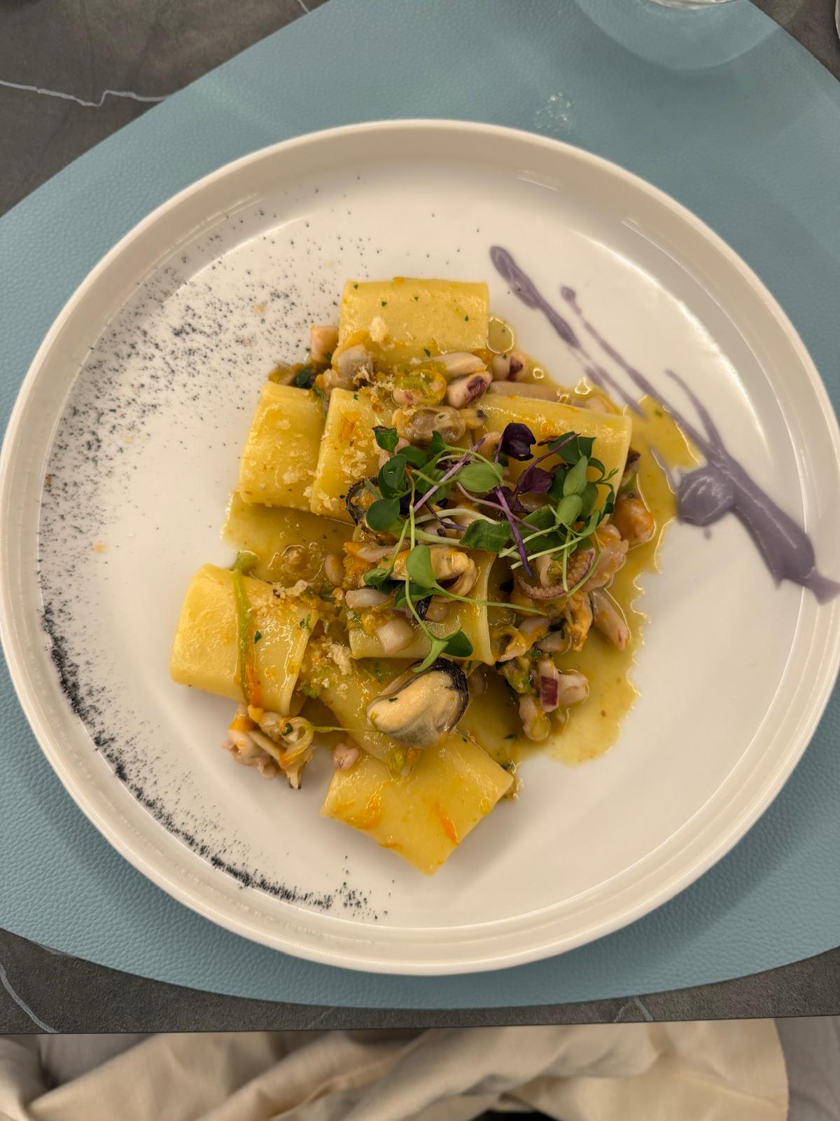 Paccheri ai frutti di mare Al Gusto
